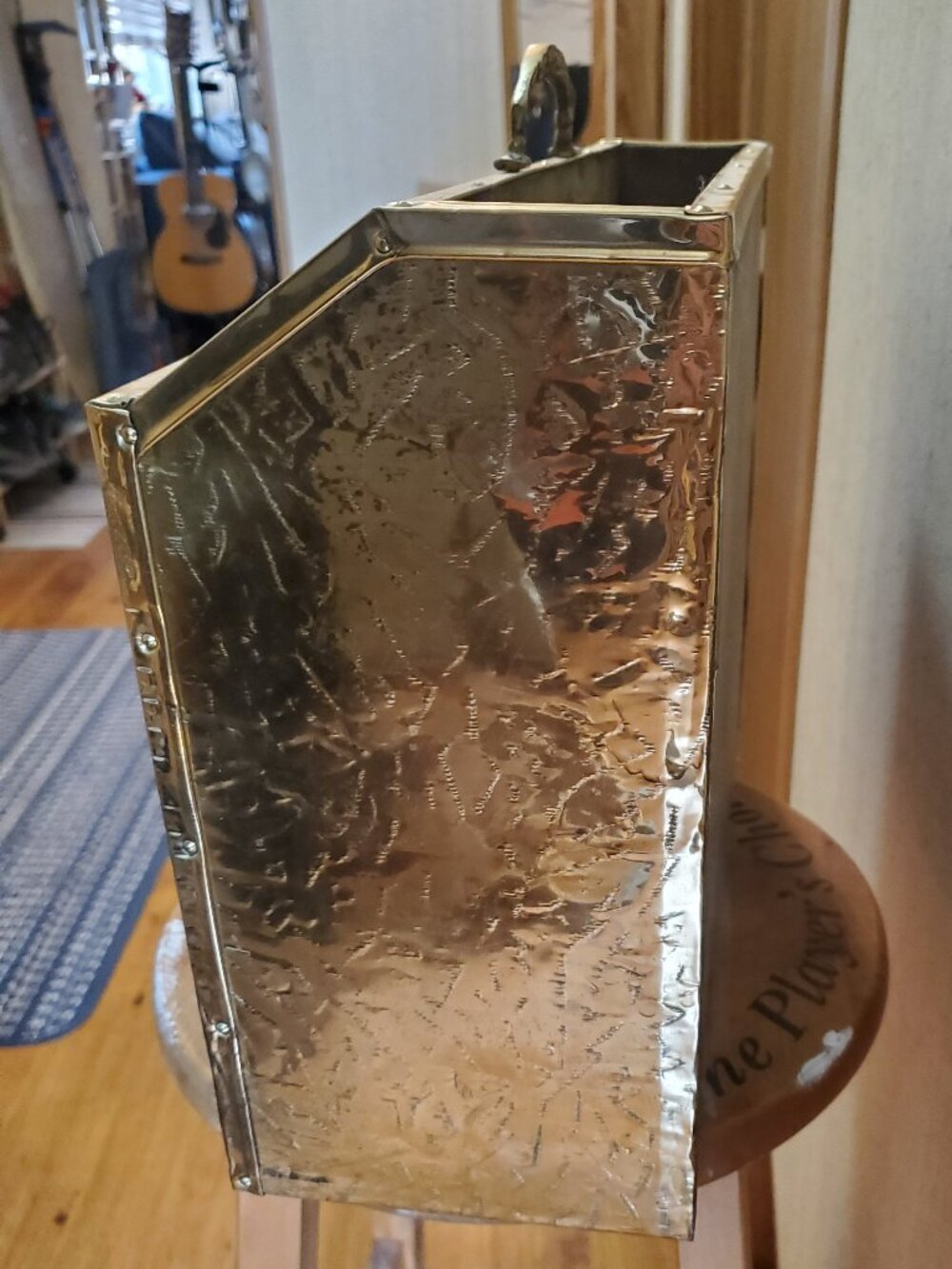 embossed brass and wood magazine rack, English mid-century home decor - Picture 6 of 16